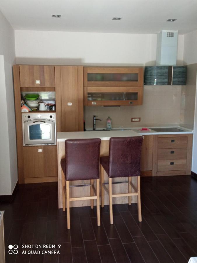 Apartment Verano Njivice Buitenkant foto