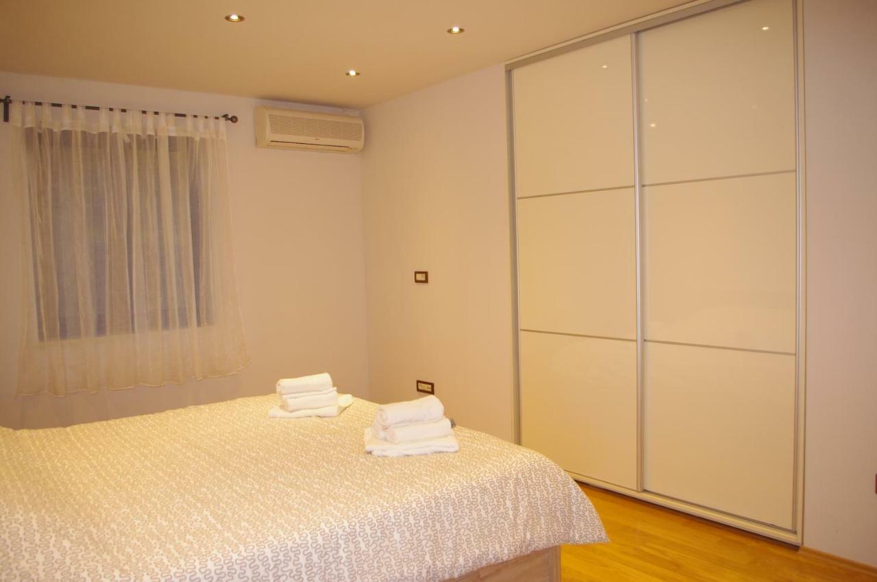 Apartment Verano Njivice Buitenkant foto