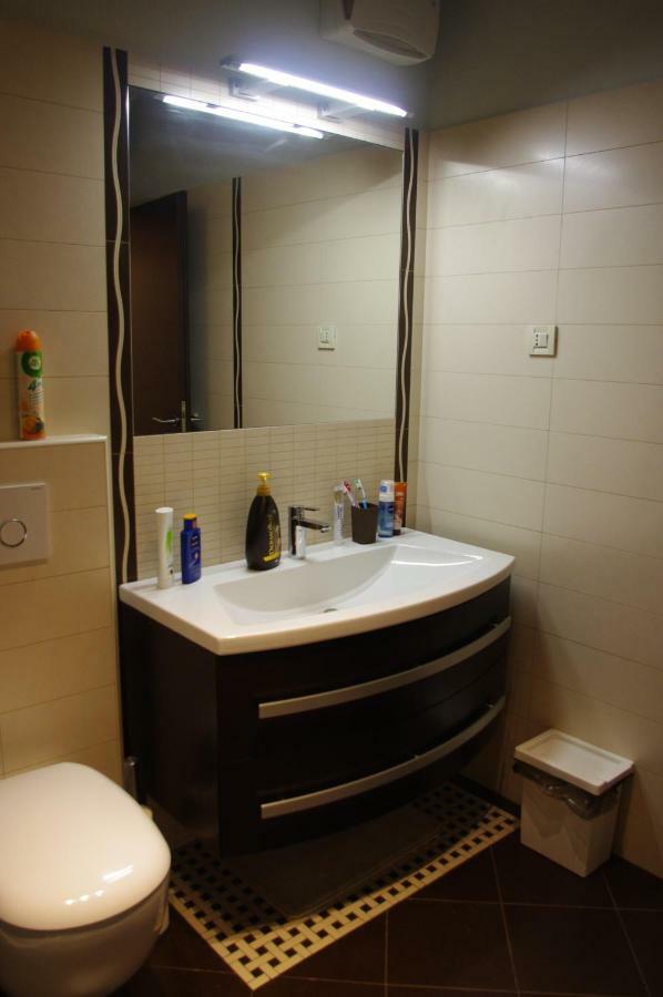 Apartment Verano Njivice Buitenkant foto