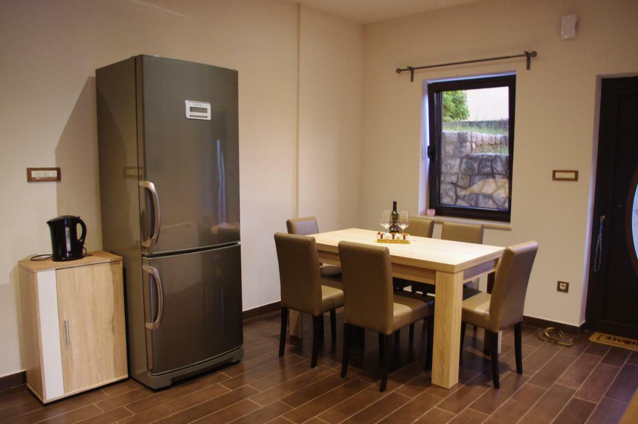 Apartment Verano Njivice Buitenkant foto