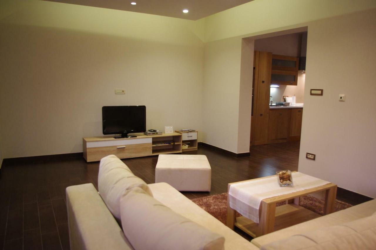 Apartment Verano Njivice Buitenkant foto